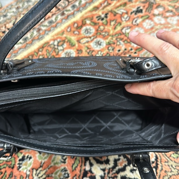 Like New Michael Kors Leather Voyager Purse - Picture 6 of 7